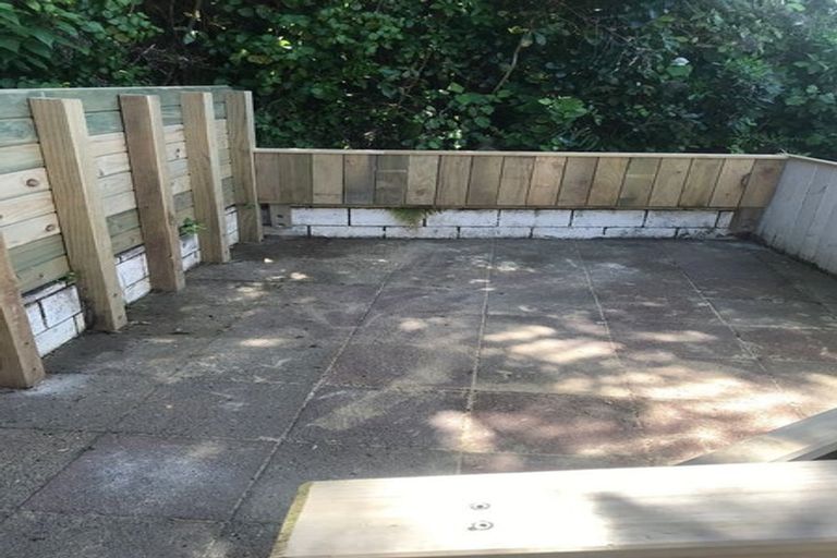 Photo of property in 26 Batchelor Street, Newlands, Wellington, 6037