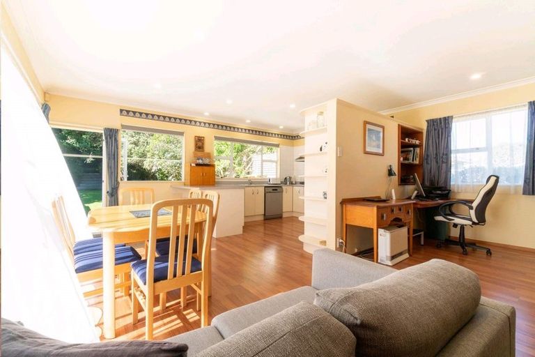 Photo of property in 6 Hinau Street, Tawa, Wellington, 5028