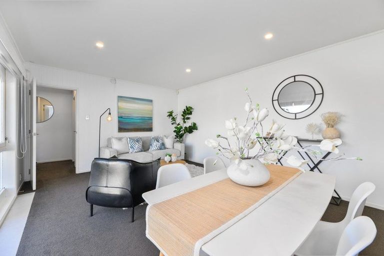 Photo of property in 28 Matuhi Rise, Henderson, Auckland, 0612