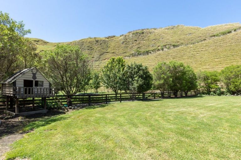 Photo of property in 11 Mangakuri Road, Kairakau, Havelock North, 4295