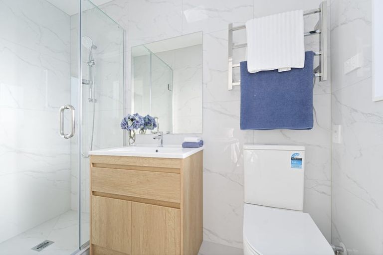 Photo of property in 35c Hereford Street, Te Atatu Peninsula, Auckland, 0610