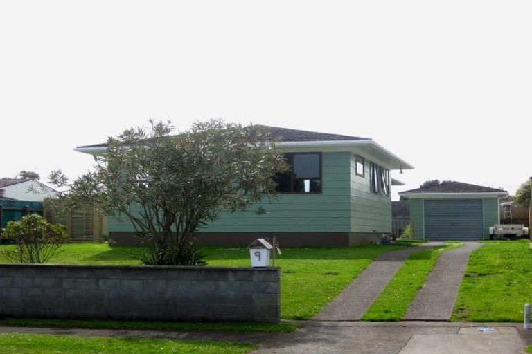 Photo of property in 9 Sarten Street, Waitara, 4320
