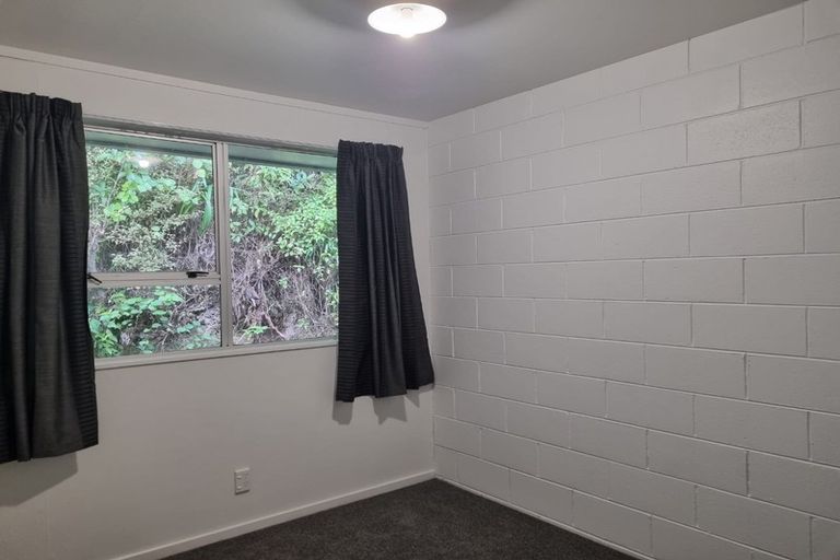 Photo of property in 58b Raroa Terrace, Tawa, Wellington, 5028