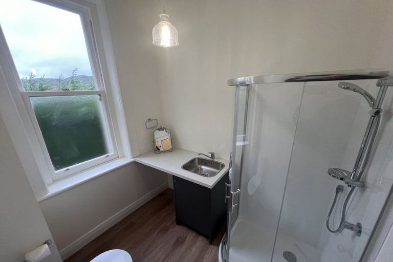 Photo of property in 16b Hadfield Terrace, Kelburn, Wellington, 6012