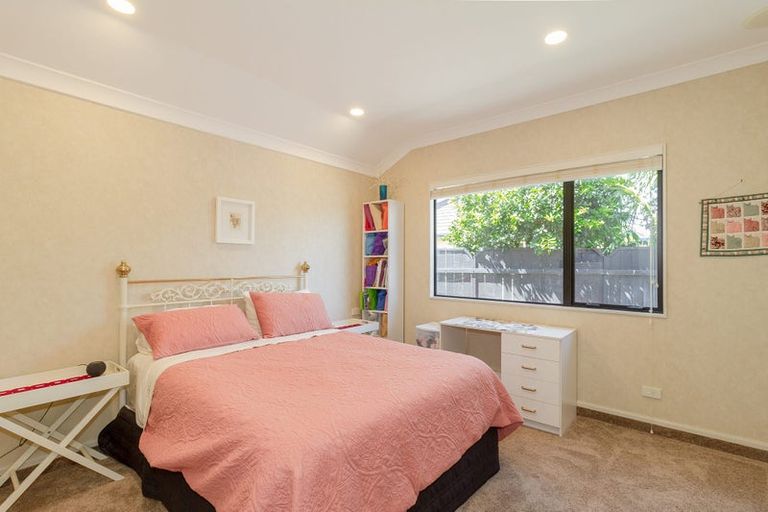 Photo of property in 11 Rutland Place, Taradale, Napier, 4112