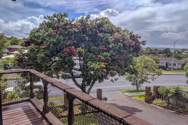 Photo of property in 29 Marina View Drive, West Harbour, Auckland, 0618