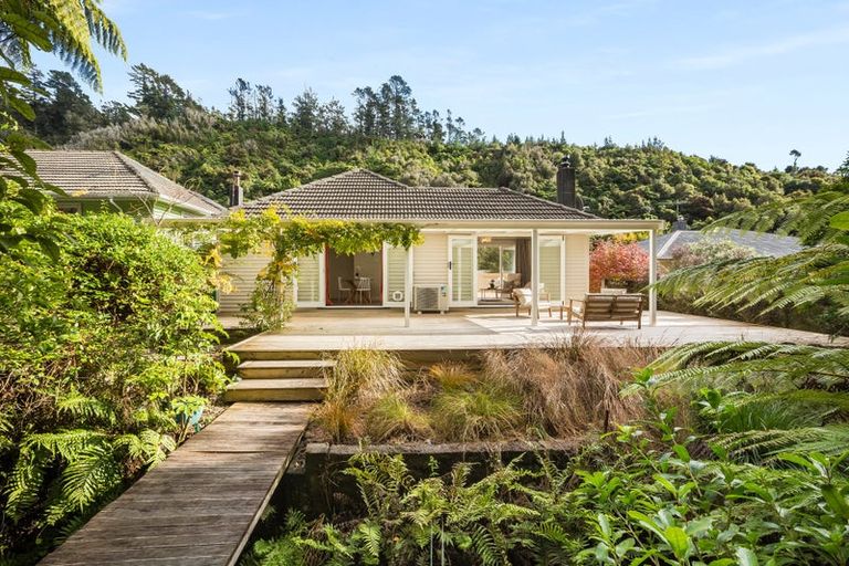 Photo of property in 27 Sunny Grove, Wainuiomata, Lower Hutt, 5014