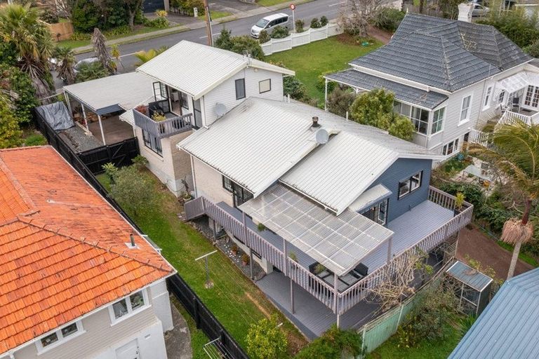 Photo of property in 2/133 Ocean View Road, Hillcrest, Auckland, 0627