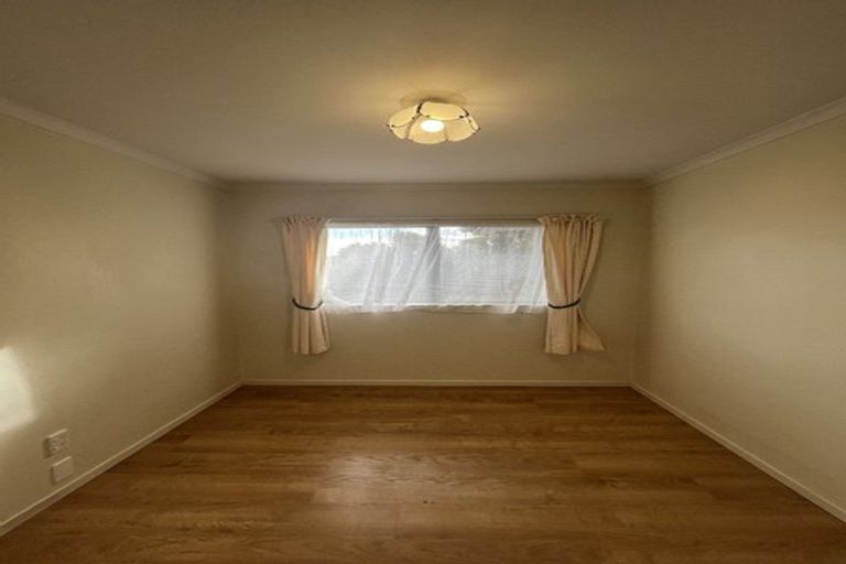 Photo of property in 16 Jubaea Place, Henderson, Auckland, 0610