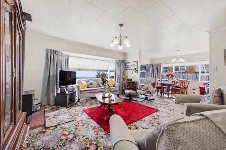 Photo of property in 66 Tukapa Street, Westown, New Plymouth, 4310