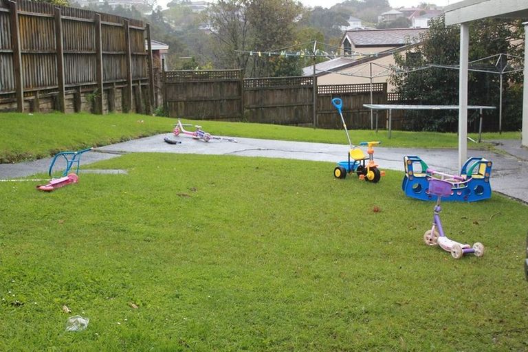 Photo of property in 68 Gladstone Road, Northcote, Auckland, 0627