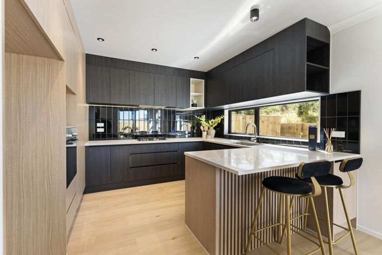 Photo of property in 13 Taipahitini Road, Rosehill, 2113