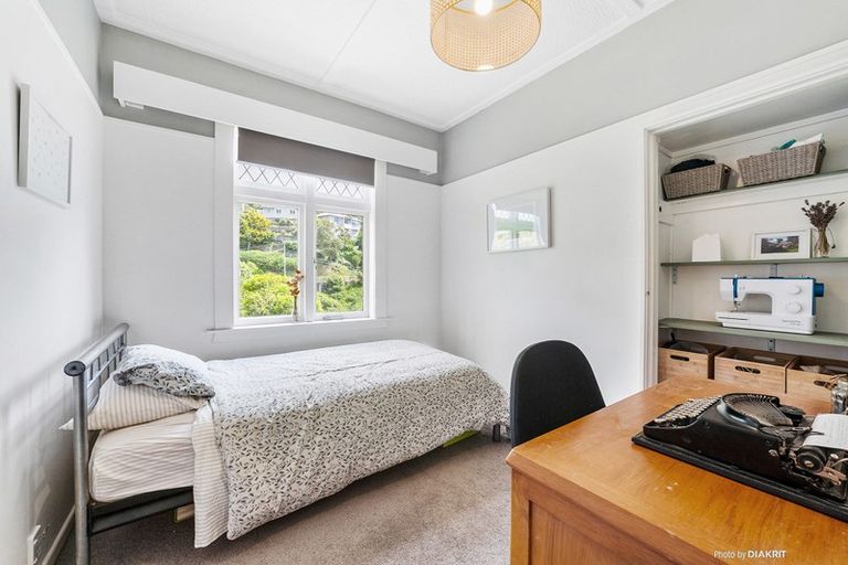 Photo of property in 120 Sutherland Road, Melrose, Wellington, 6023