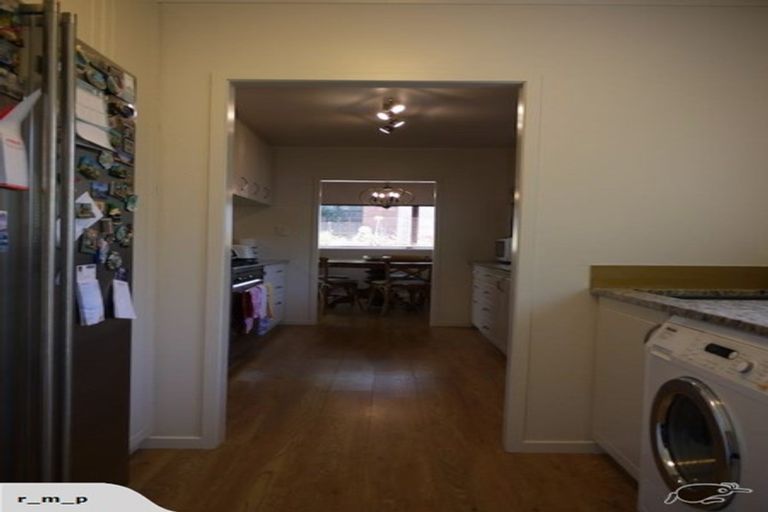 Photo of property in 25 Holyoake Place, Chatswood, Auckland, 0626