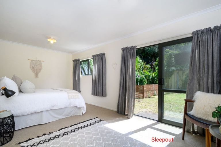 Photo of property in 379 Motutara Road, Muriwai, Waimauku, 0881