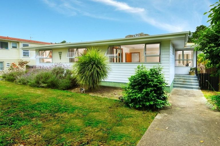 Photo of property in 47 Hartley Terrace, Massey, Auckland, 0614