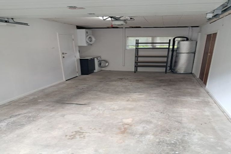 Photo of property in 352 Titirangi Road, Titirangi, Auckland, 0604