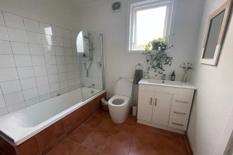 Photo of property in 25 Luxford Street, Berhampore, Wellington, 6023