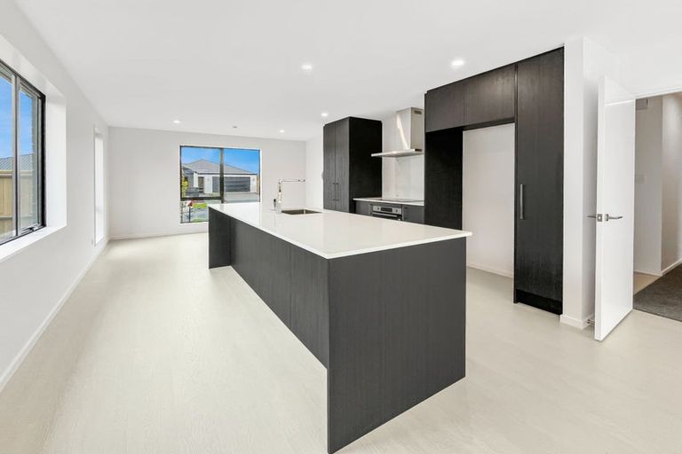 Photo of property in 35 Bill Hammond Drive, Belfast, Christchurch, 8051