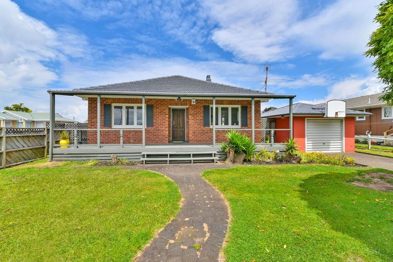 Photo of property in 117 Wallace Road, Mangere Bridge, Auckland, 2022