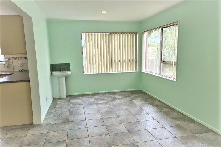 Photo of property in 10 Wallace Road, Mangere Bridge, Auckland, 2022