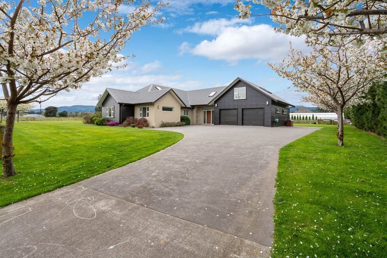 Photo of property in 100 Wingatui Road, Mosgiel, 9024