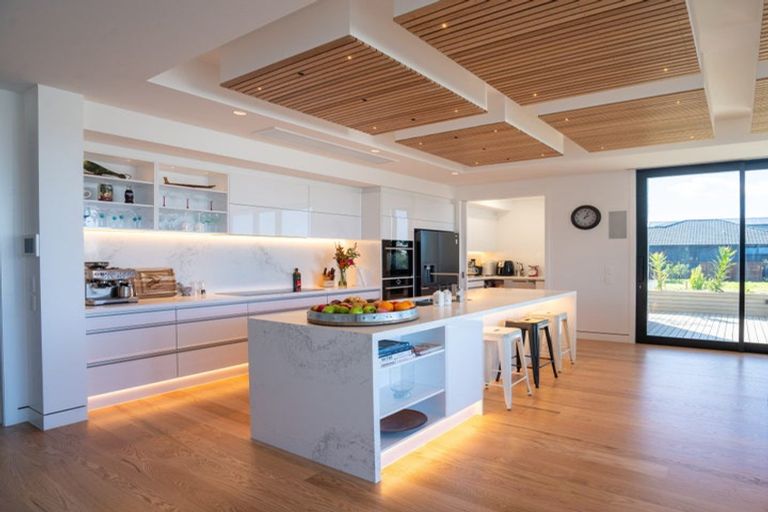 Photo of property in 33 Awatea Drive, Whitianga, 3510