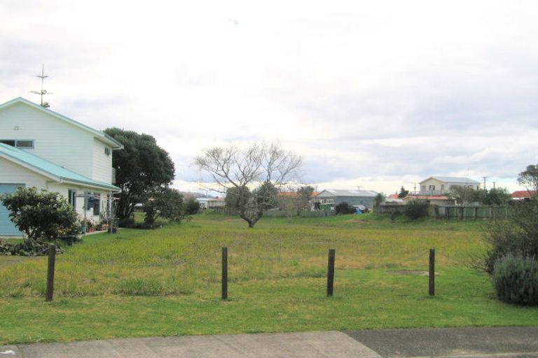 Photo of property in 122 Avalon Place, Whangamata, 3620