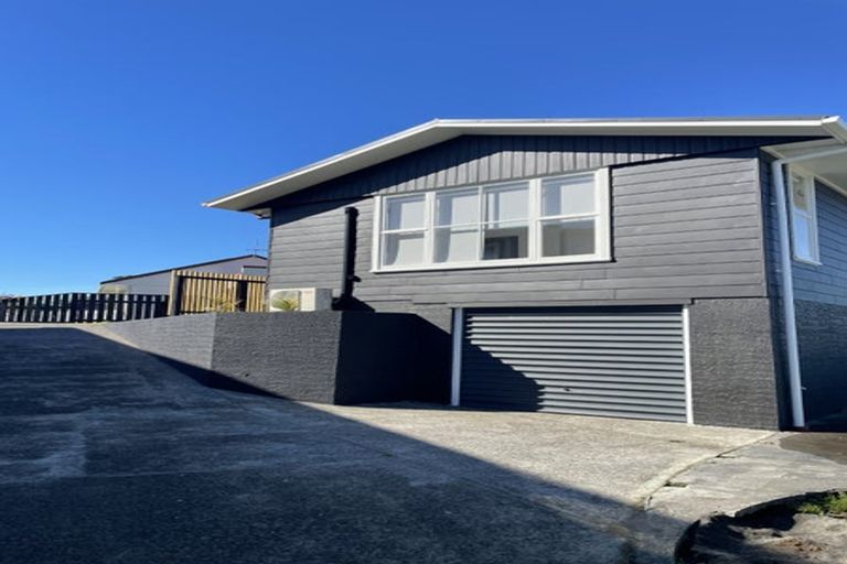 Photo of property in 8 Kelvin Place, Westown, New Plymouth, 4310