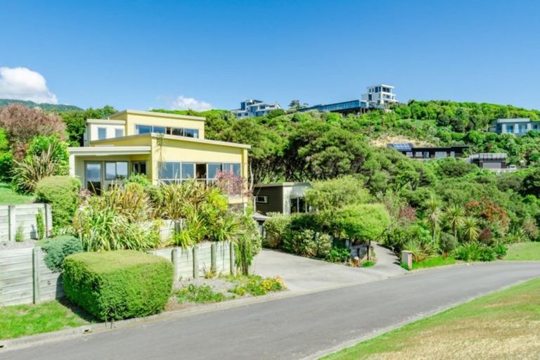 Photo of property in 2 Ocean Vista Lane, Paraparaumu, 5032