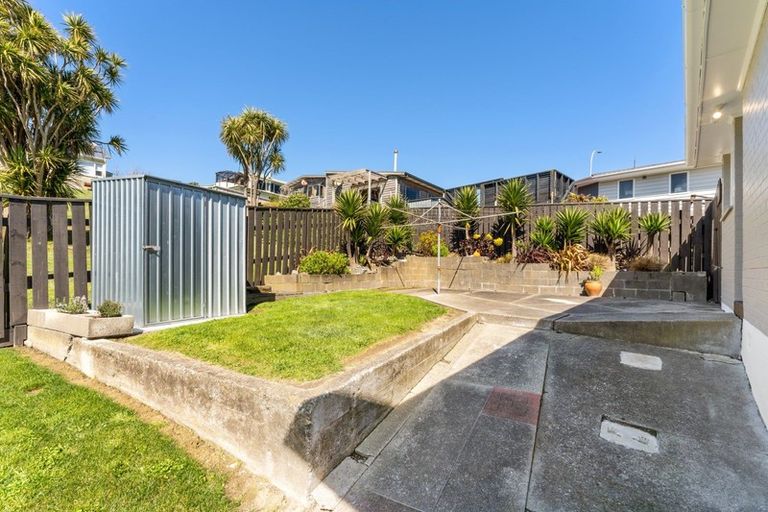 Photo of property in 2 Whanake Street, Titahi Bay, Porirua, 5022