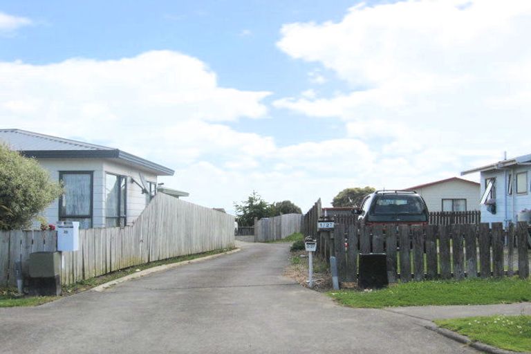 Photo of property in 2/27 Templeton Place, Clendon Park, Auckland, 2103