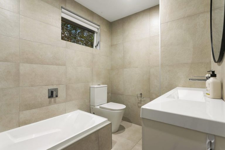 Photo of property in 2/5 Larchwood Avenue, Westmere, Auckland, 1022