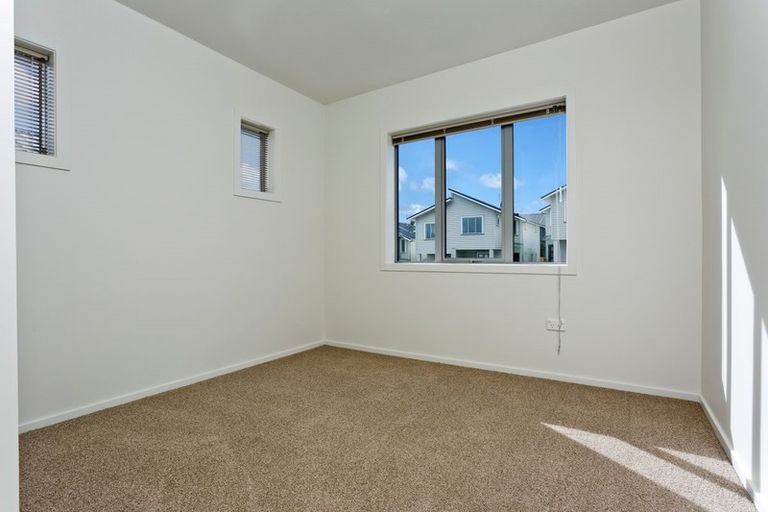 Photo of property in 5/4 John Jennings Drive, Oteha, Auckland, 0632