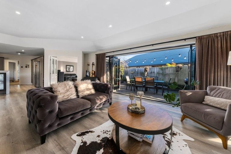 Photo of property in 17 Evergreen Place, Parklands, Christchurch, 8083