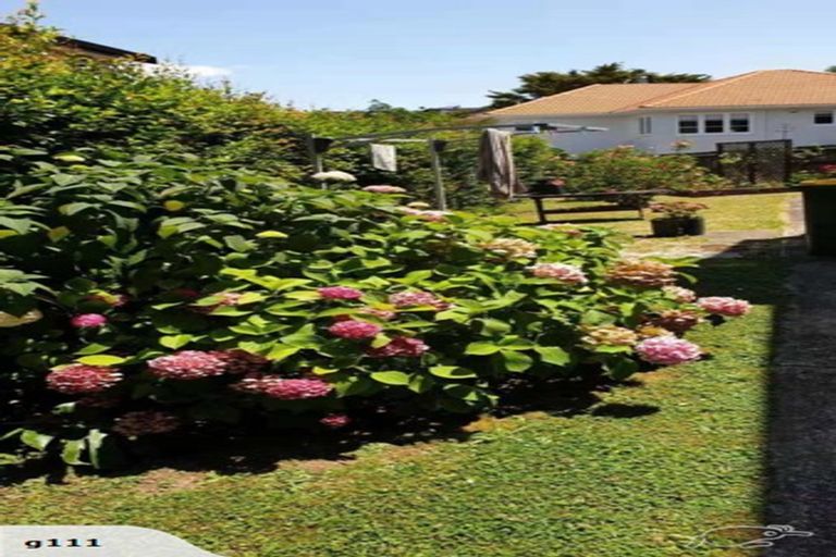 Photo of property in 3/2 Scarboro Terrace, Murrays Bay, Auckland, 0630