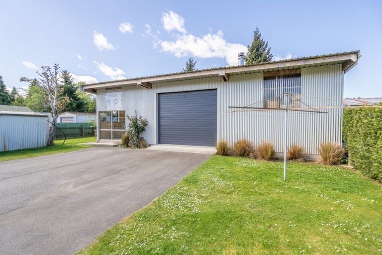 Photo of property in 23 Home Street, Manapouri, 9679