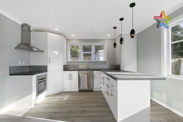 Photo of property in 121 Wellington Road, Wainuiomata, Lower Hutt, 5014