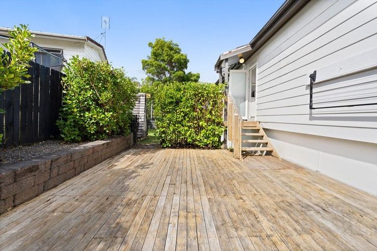 Photo of property in 21 Albert Hall Drive, Red Beach, 0932