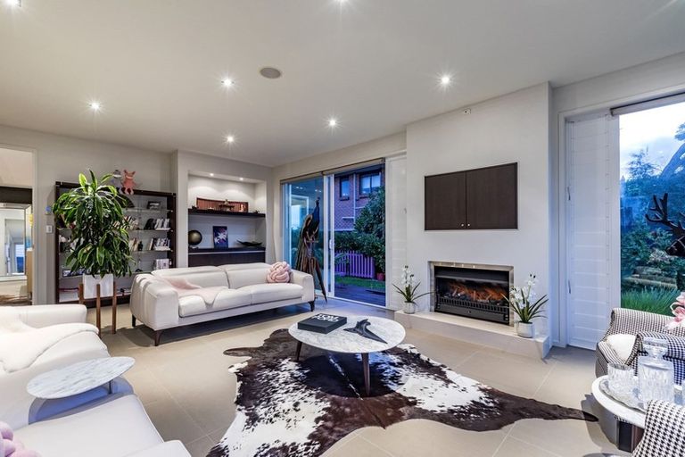 Photo of property in 19a Montgomery Avenue, Rothesay Bay, Auckland, 0630