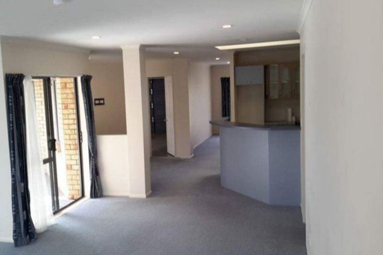 Photo of property in 18 Brittany Drive, Henderson, Auckland, 0612