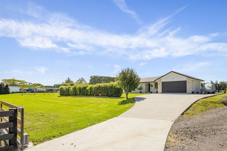 Photo of property in 773 Waitakere Road, Kumeu, 0891