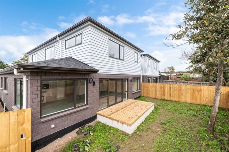 Photo of property in 18b Riverpark Crescent, Henderson, Auckland, 0610