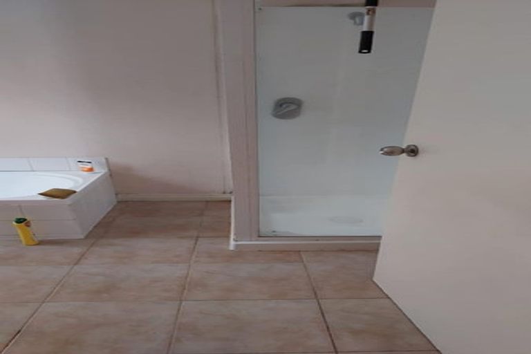 Photo of property in 32a Cutler Street, New Lynn, Auckland, 0600