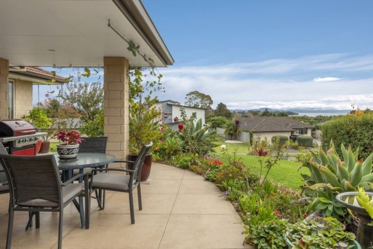 Photo of property in 19 Haden Place, Omokoroa, 3114