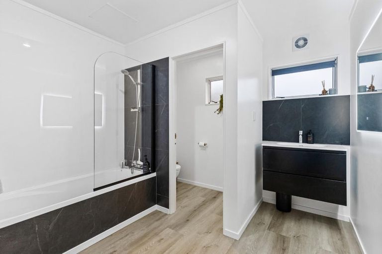 Photo of property in 2/41 Colwill Road, Massey, Auckland, 0614