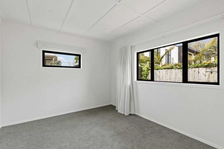 Photo of property in 30 Waiwaka Terrace, Strandon, New Plymouth, 4312