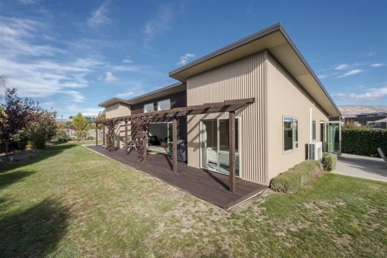 Photo of property in 14 Sherwin Avenue, Albert Town, Wanaka, 9305