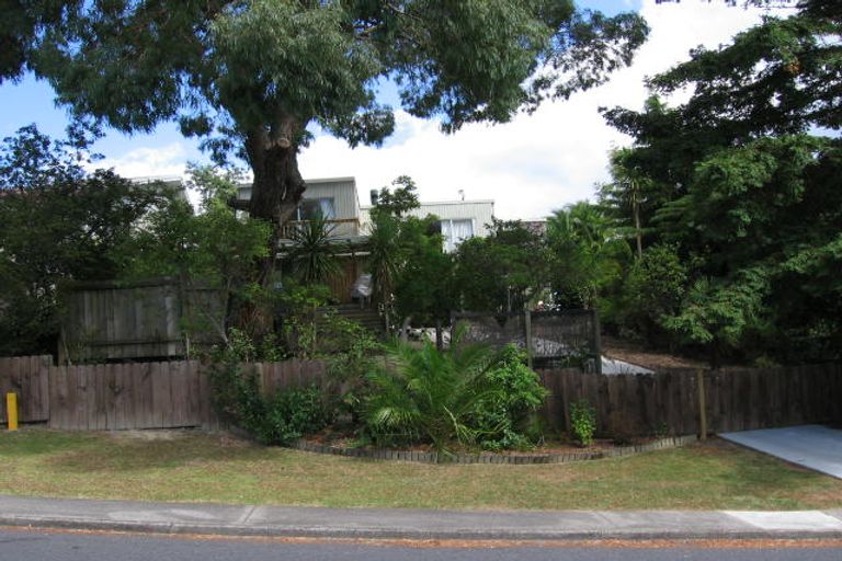 Photo of property in 8 Holt Avenue, Torbay, Auckland, 0630