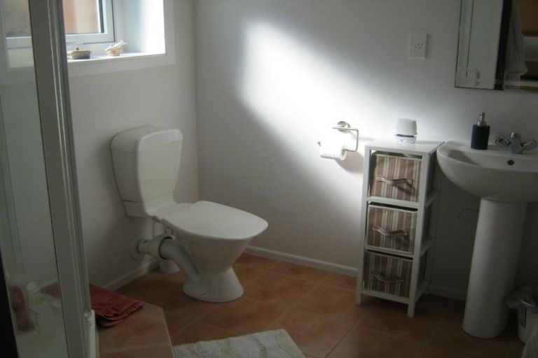 Photo of property in 18 Weatherly Road, Torbay, Auckland, 0630